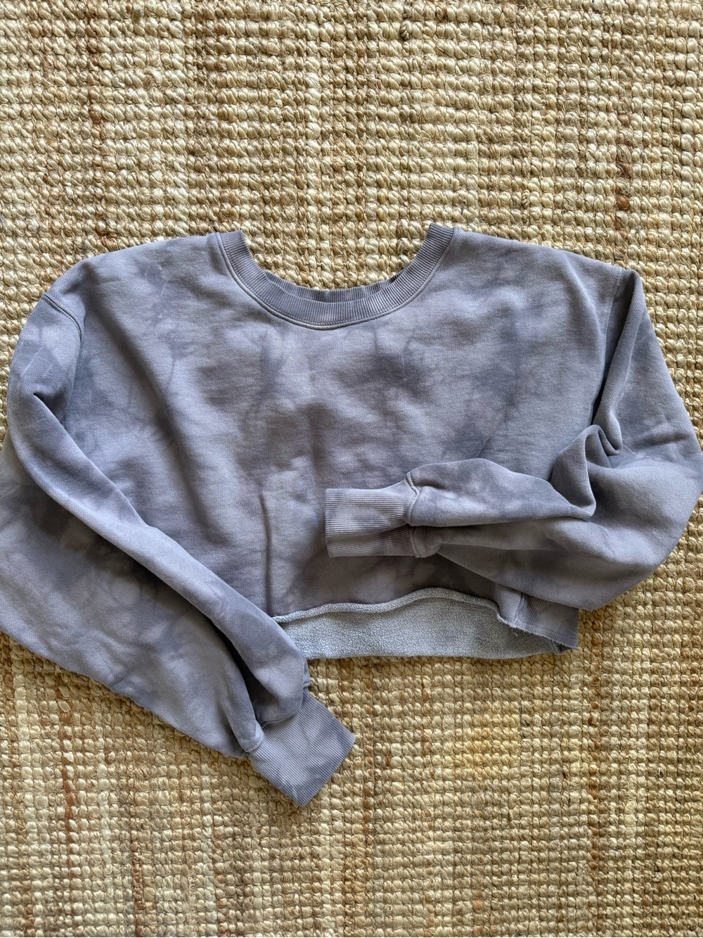 Aritzia TNA Cozy Fleece Cropped Crew Sweatshirt Gray Tie Dye Size 1